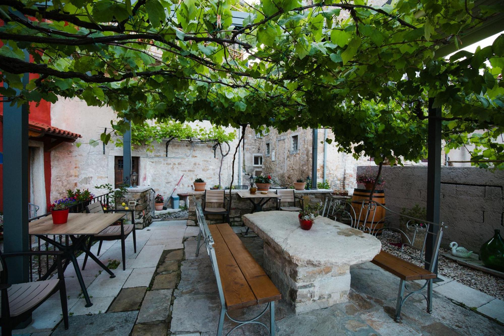 Guesthouse Villa Marija Motovun Exterior photo